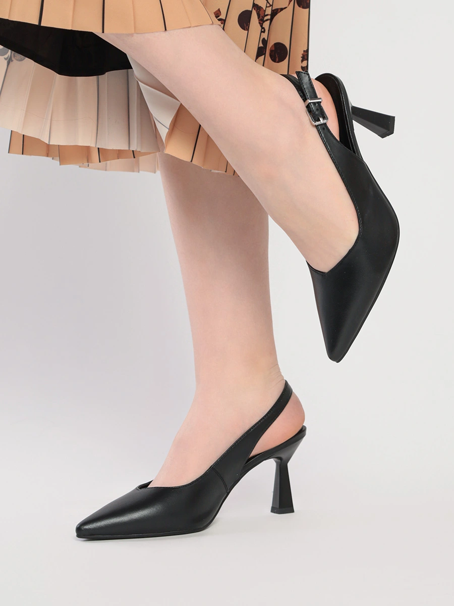 Туфли-слингбэки черного цвета из натуральной кожи